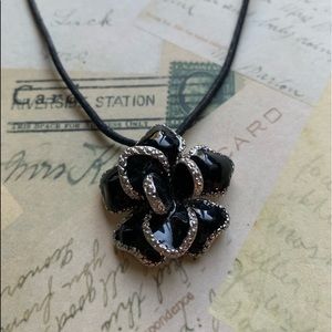 Gorgeous Black Enamel & Silver Tone Metal Flower Floral Collar Necklace Choker